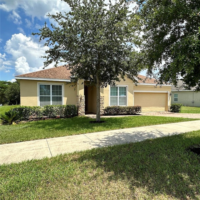 view of front of property featuring a front yard and a garage