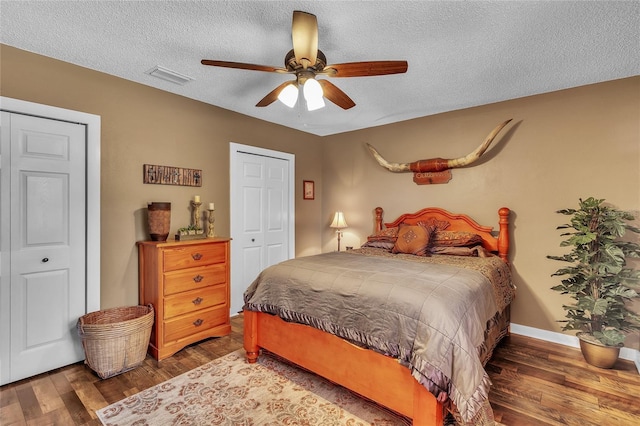 bedroom featuring a textured ceiling, ceiling fan, and dark wood-type flooring