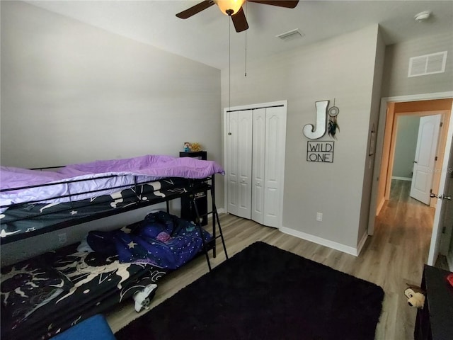 bedroom featuring a closet, light hardwood / wood-style flooring, and ceiling fan