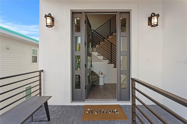 property entrance featuring stucco siding