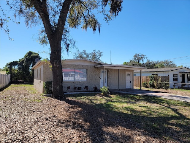 ranch-style home with a front yard