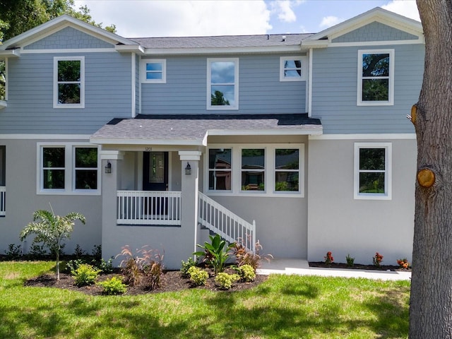 view of front of property featuring a front lawn