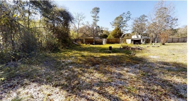 view of yard featuring a storage unit