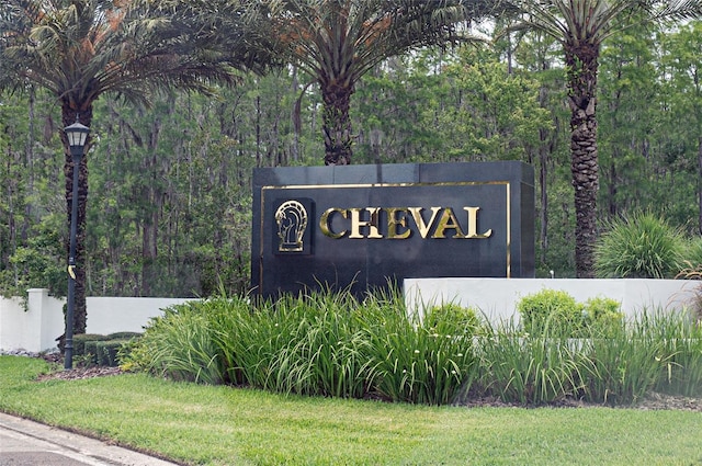 community / neighborhood sign with a lawn