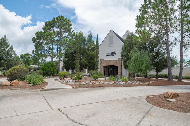 view of front of house featuring curved driveway