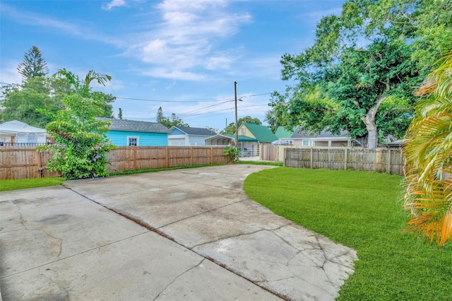 view of yard with a patio