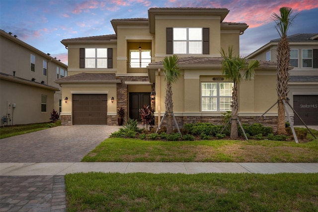 view of front facade featuring a lawn and a garage