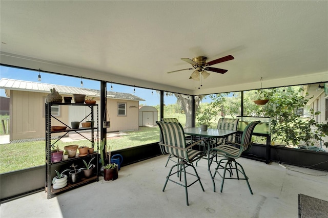 sunroom featuring ceiling fan