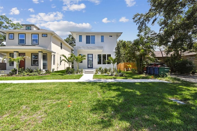 2909 W Spruce St, Tampa, FL 33607 - view of front facade with stucco siding and a front lawn