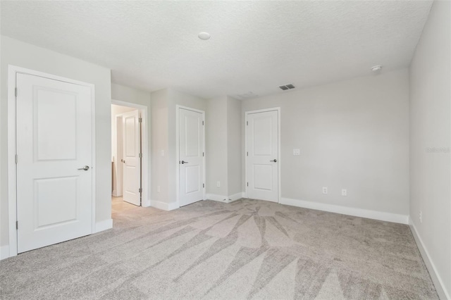 2909 W Spruce St, Tampa, FL 33607 - unfurnished bedroom featuring light colored carpet and a textured ceiling