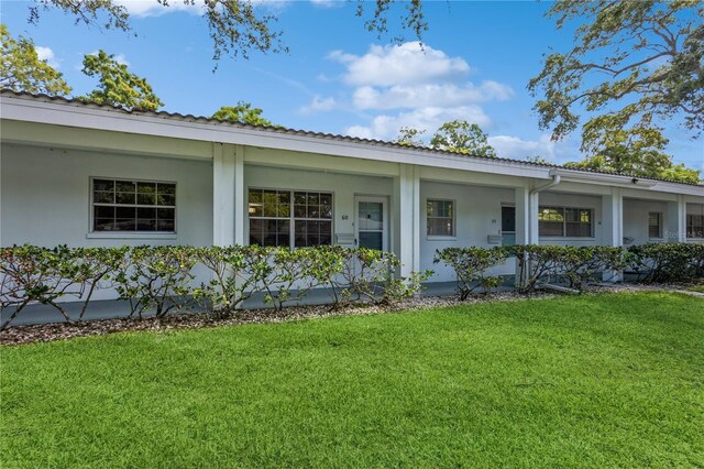 view of side of property featuring a yard