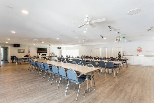 dining area featuring recessed lighting, light wood-style flooring, and a ceiling fan