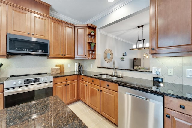 kitchen with sink, light tile patterned flooring, hanging light fixtures, appliances with stainless steel finishes, and ornamental molding