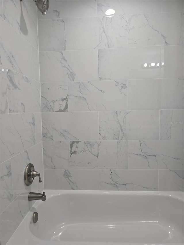 full bath with shower / bathtub combination