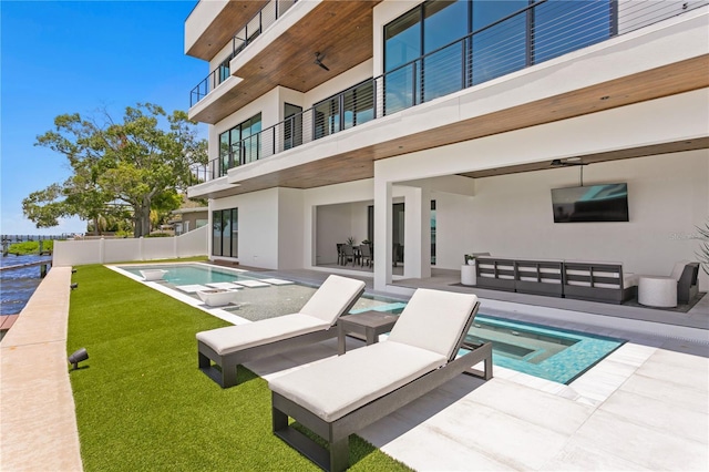 view of swimming pool featuring an in ground hot tub, ceiling fan, and a patio area