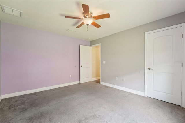 carpeted empty room featuring ceiling fan