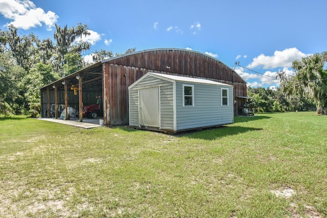 view of outdoor structure with a yard