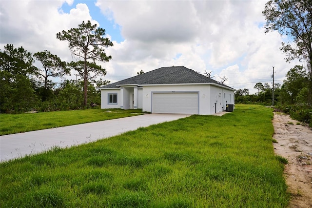 view of front of property featuring a garage and a front yard