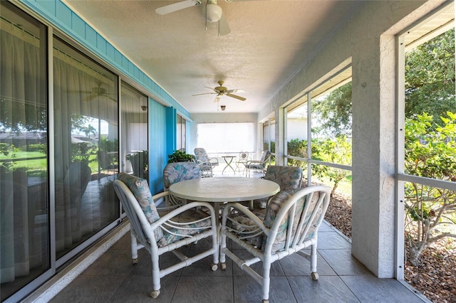 sunroom with ceiling fan