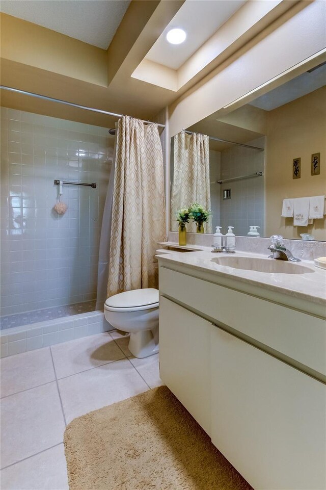 3283 Hilary Cir Unit 2C, Palm Harbor, FL 34684 - full bathroom with toilet, a tile shower, tile patterned flooring, and vanity