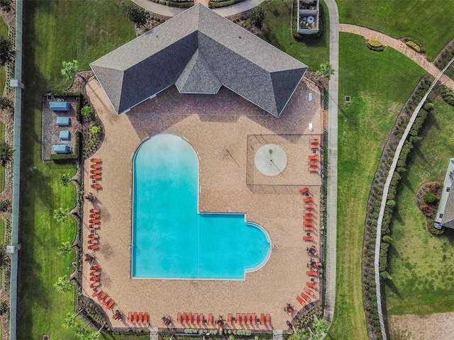 view of swimming pool