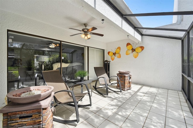 sunroom with ceiling fan