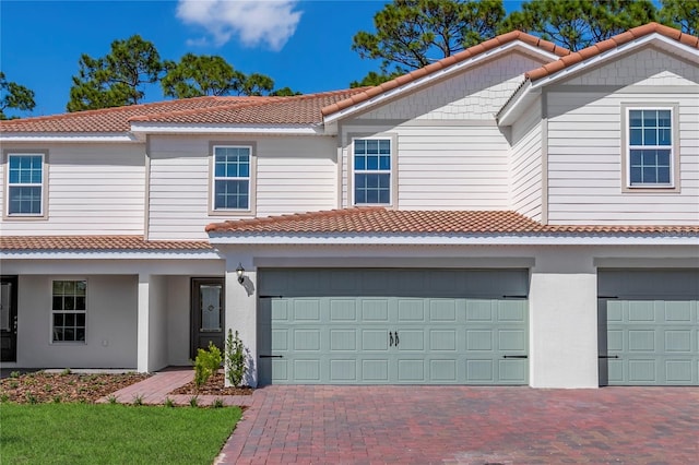 view of front facade with a garage