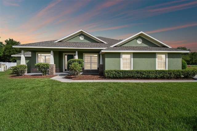 view of front of home featuring a lawn