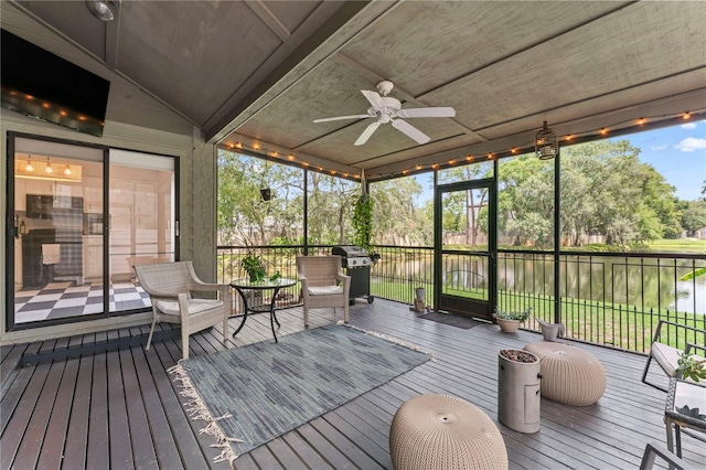 sunroom featuring ceiling fan