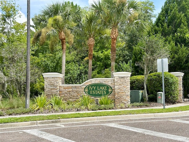 view of community / neighborhood sign