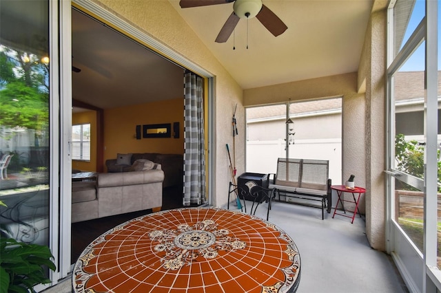 sunroom with ceiling fan