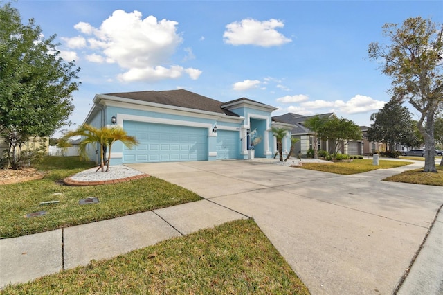 view of front facade featuring a garage and a front yard