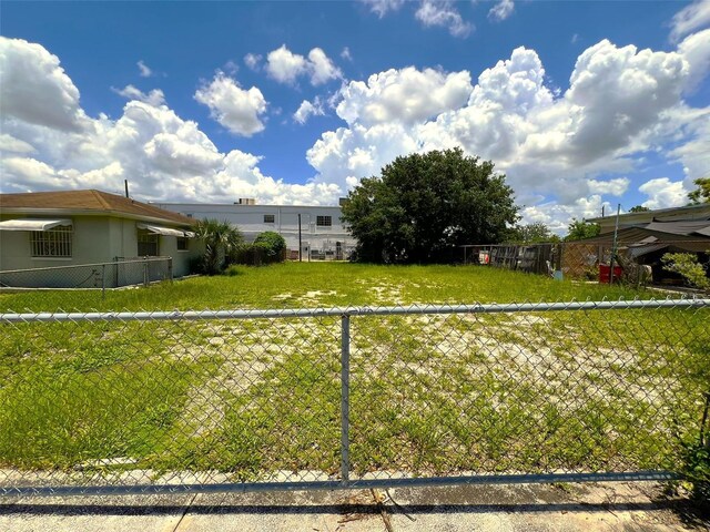 Listing photo 2 for 2707 W Saint Joseph St, Tampa FL 33607