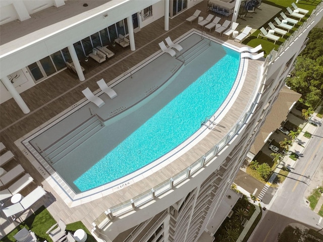 view of swimming pool