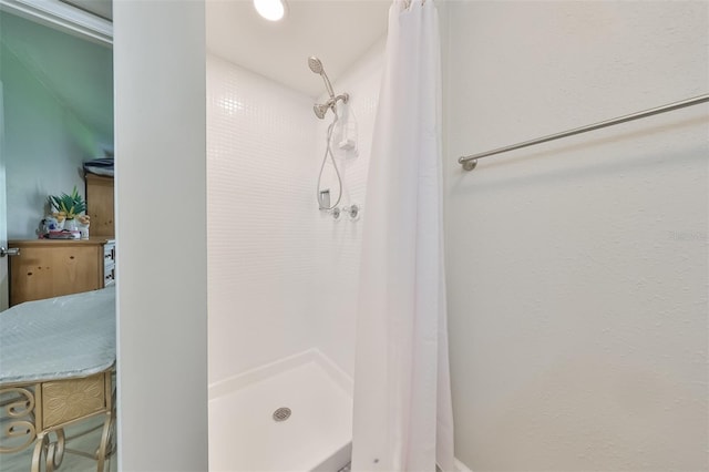 bathroom featuring a shower with curtain