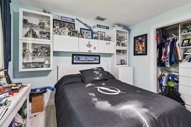 bedroom featuring a closet