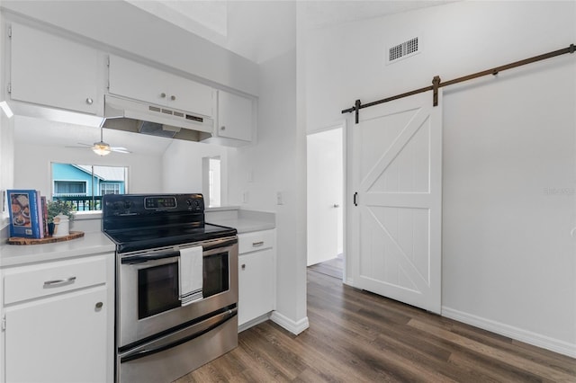 kitchen featuring ceiling fan, a barn door, vaulted ceiling, electric stove, and white cabinets