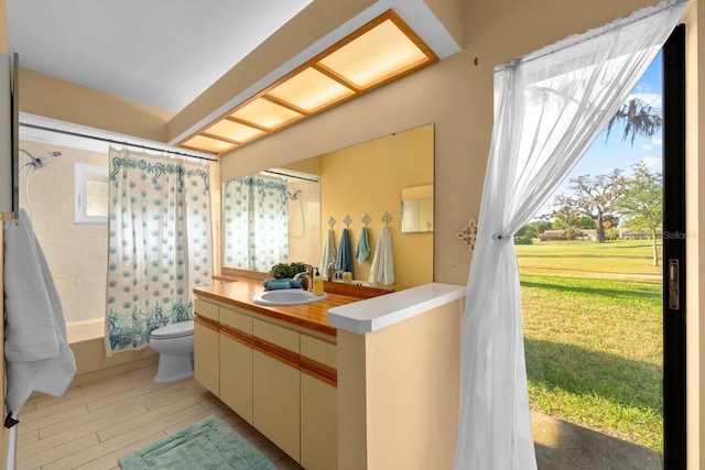 2618 Crestfield Dr, Valrico, FL 33596 - bathroom with vanity, shower / bath combination with curtain, toilet, and wood finished floors