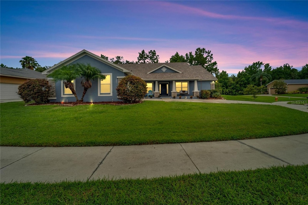 view of front of house featuring a yard