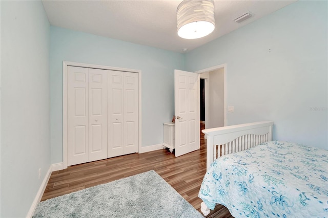 19300 Lonesome Pine Dr, Land O Lakes, FL 34638 - bedroom with a closet, visible vents, baseboards, and wood finished floors