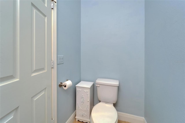 19300 Lonesome Pine Dr, Land O Lakes, FL 34638 - bathroom with toilet and baseboards