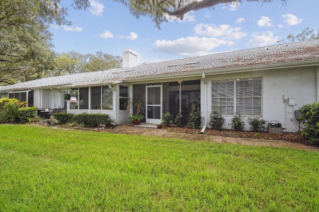 back of house featuring a lawn