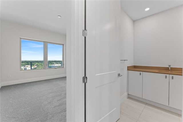 2910 W Barcelona St Unit 903, Tampa, FL 33629 - hallway featuring baseboards, light carpet, a sink, and recessed lighting