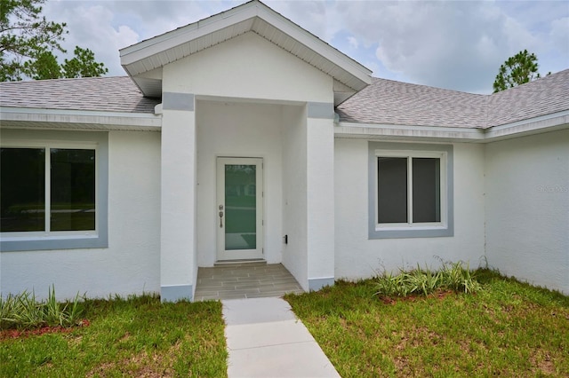 property entrance featuring a yard