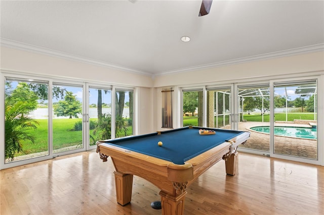 game room with ceiling fan, crown molding, and pool table