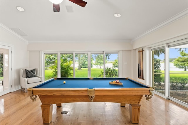 game room with ceiling fan, crown molding, and billiards