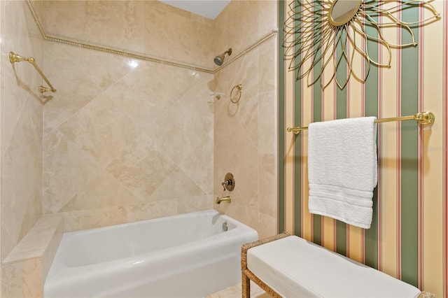 bathroom featuring tiled shower / bath combo