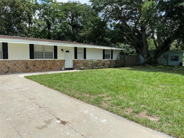 ranch-style house with a front yard