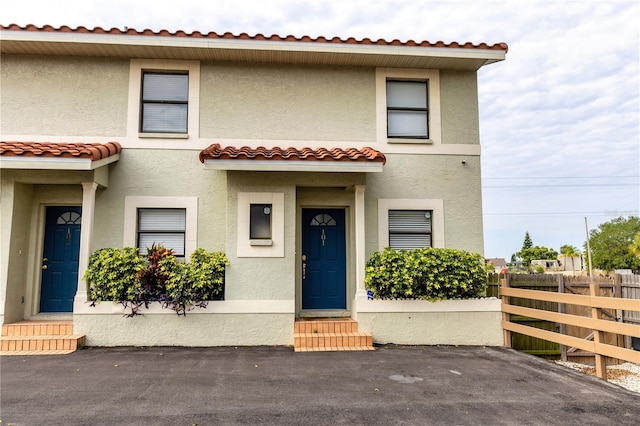 view of front of property