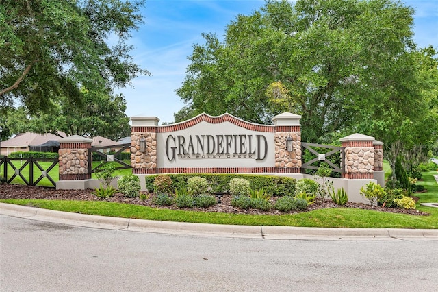 view of community / neighborhood sign